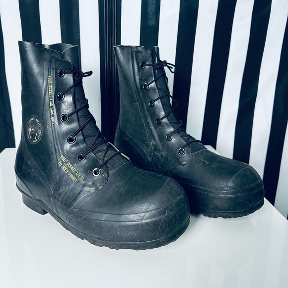 US Military Issue (1977) Mickey Mouse Bunny BATA Rubber Boots - 11R - Picture 2 of 12